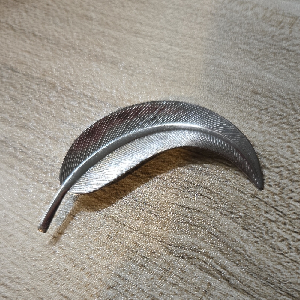 Vintage Silver Tone Textured Feather Brooch